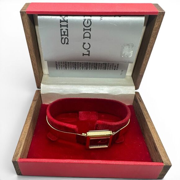 Vintage 70\'s Ladies Seiko Gold Plated Tank Watch Original Box Papers New Battery